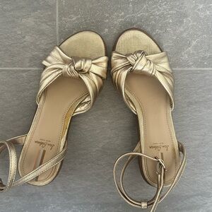 Sam Edelman girls sandals, size 4. Excellent condition!